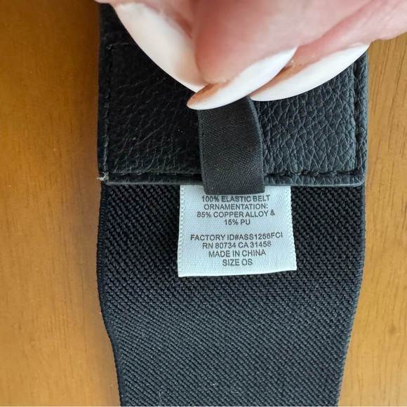 BCBGMaxAzria Black and Gold Belt - Picture 4 of 6